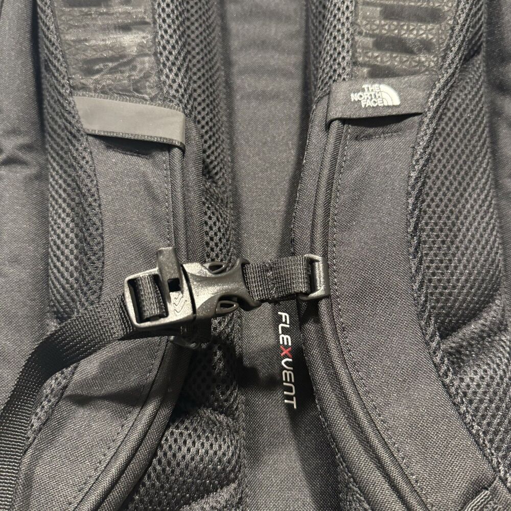 NWT North Face Jester Backpack Black FlexVent Laptop School Travel Daypack Hike - Picture 7 of 11